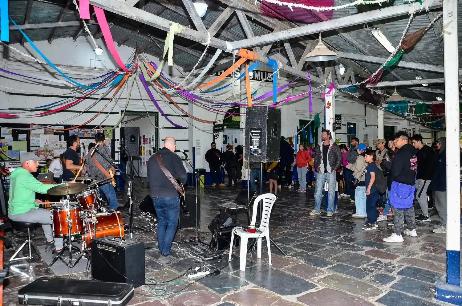 Estudiantes de la Escuela de Cerámica y artistas locales expusieron sus obras en el festival “Manos Libres”