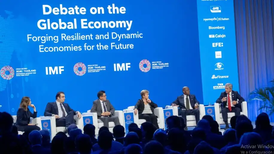 Luis Caputo en el panel que compartió junto a Kristalina Georgieva.