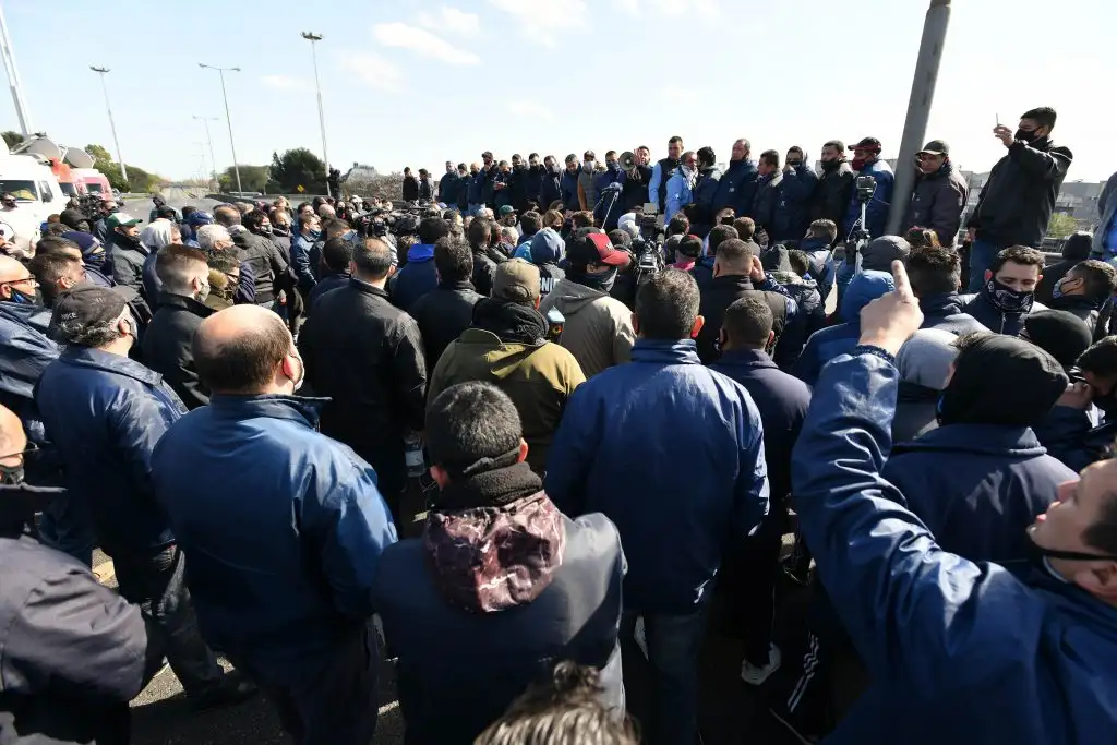 Paro total de colectivos en la zona Oeste por un asesinato