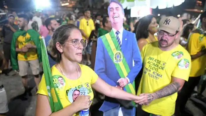 Bolsonaristas pasaron del festejo a  los rezos por un milagro que jamás llegó