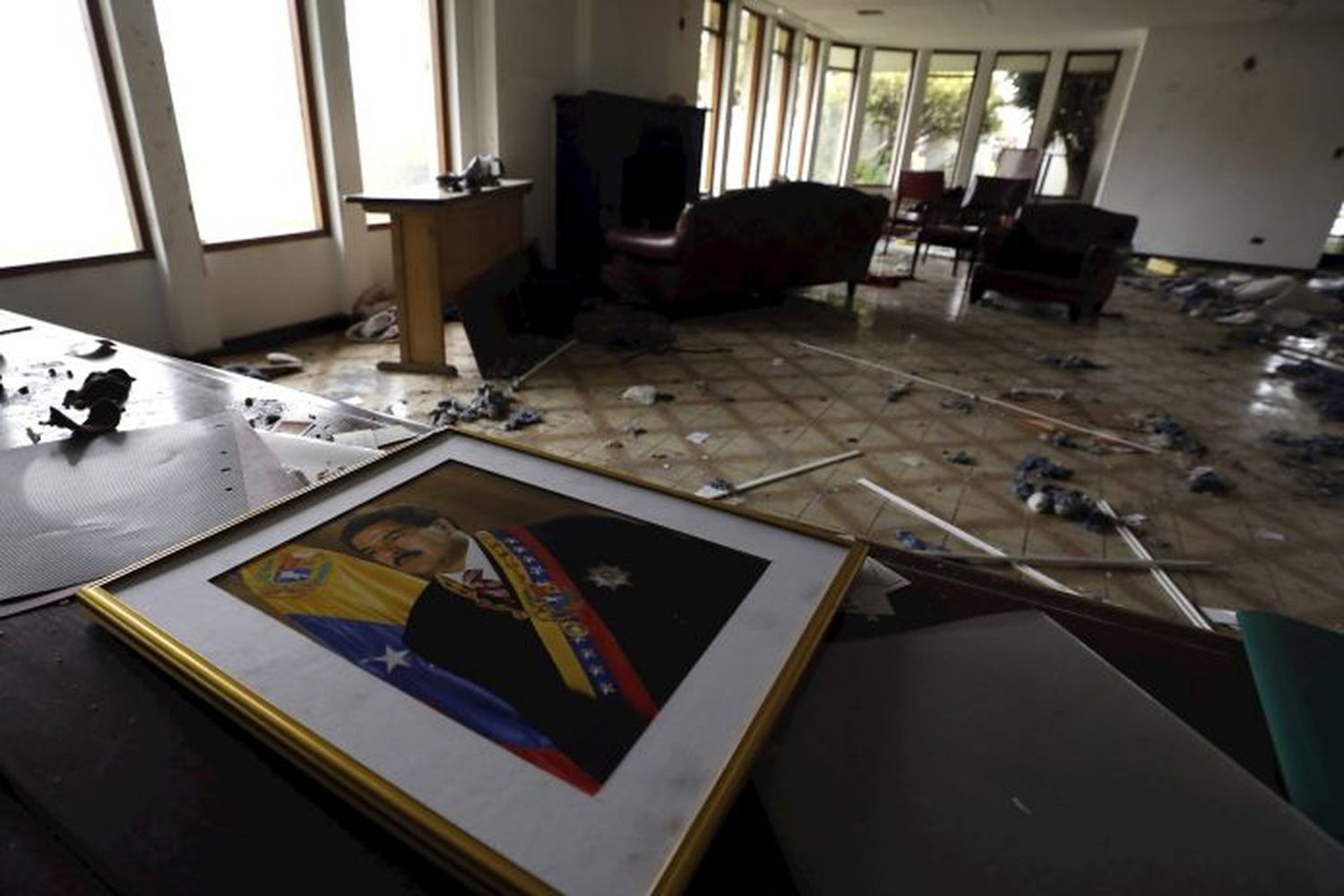 Cancillería colombiana anuncia investigación sobre vandalismo en consulado venezolano