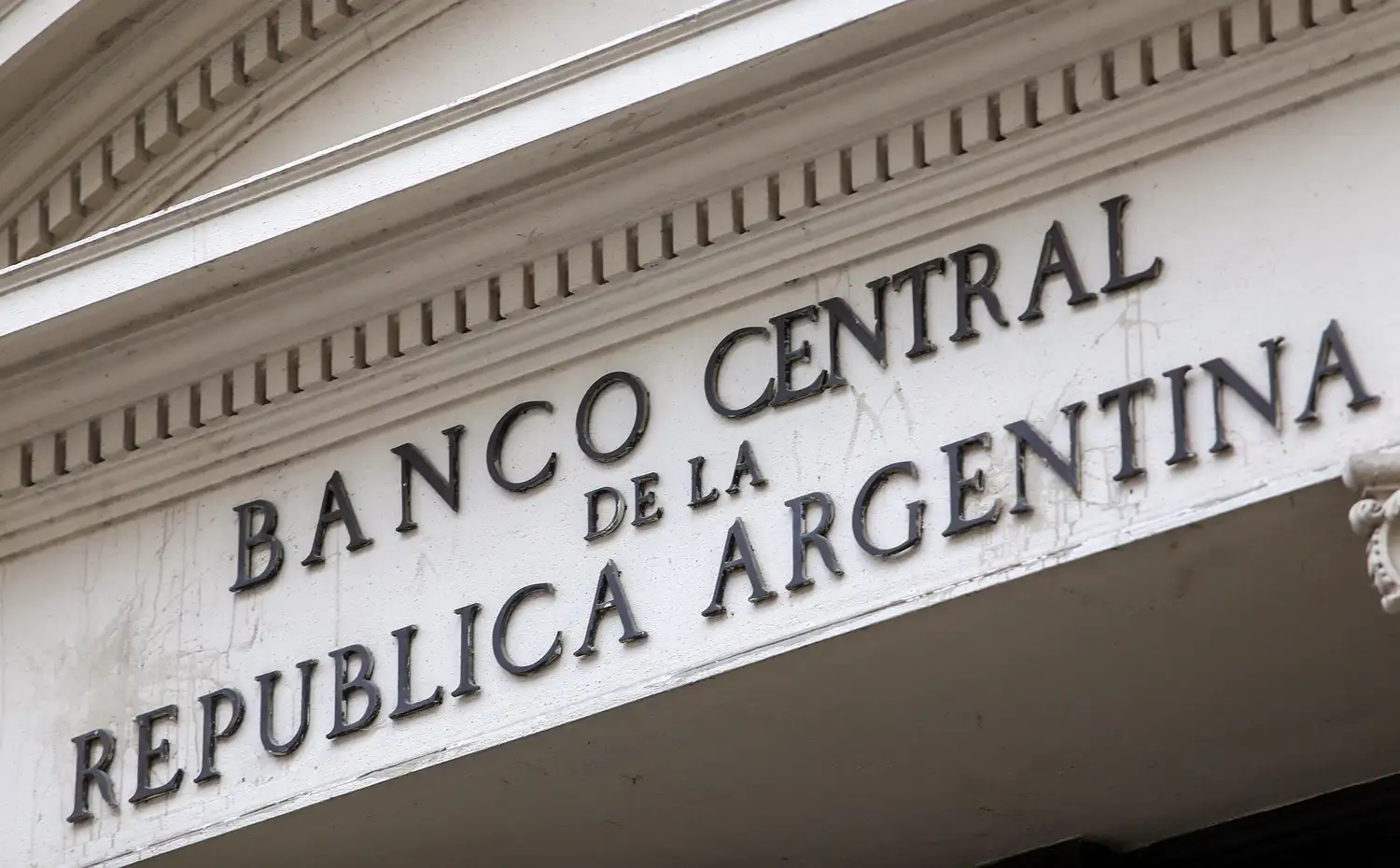 La intervención del Banco Central logró contener el aumento del blue.