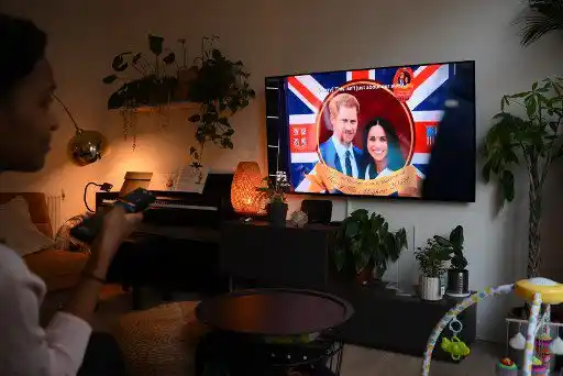 ¡YA EN NETFLIX! «Harry & Meghan» fustiga a la prensa británica, la familia real y el racismo