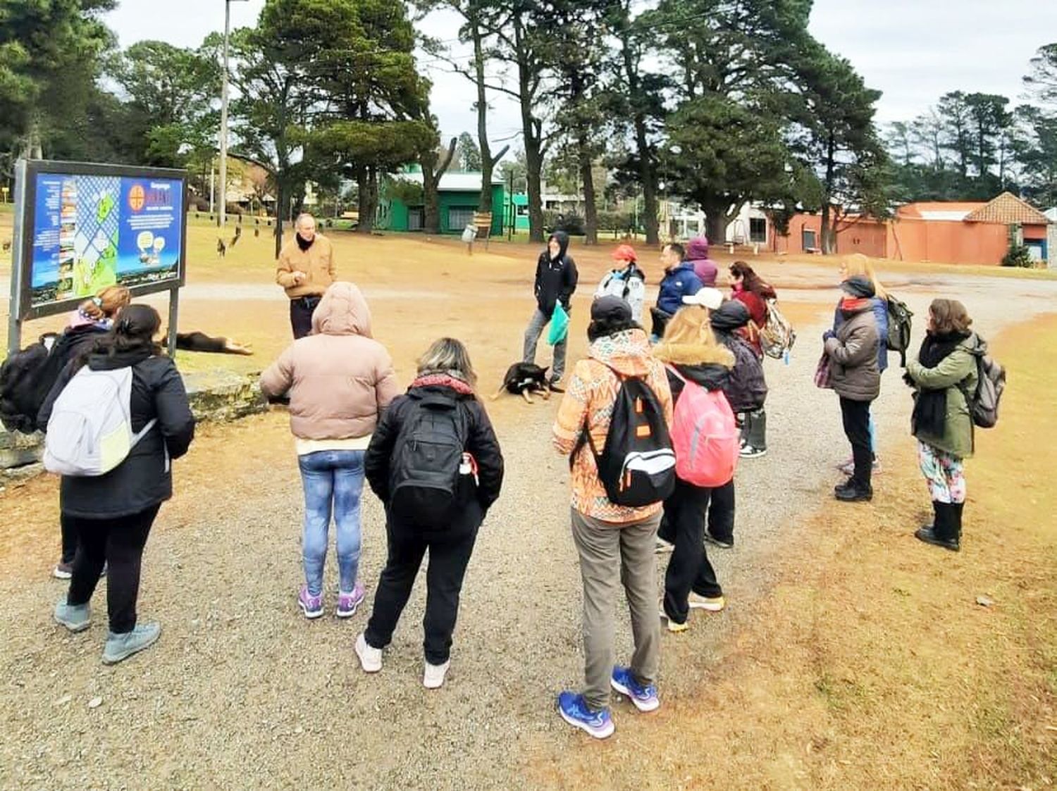 Visita de marplatenses a los geositios de Balcarce