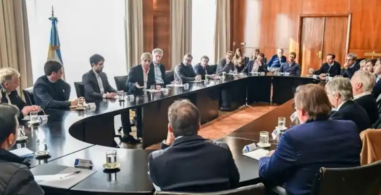 Caputo pidió a los agentes del mercado alentar a que los inversores ingresen al blanqueo