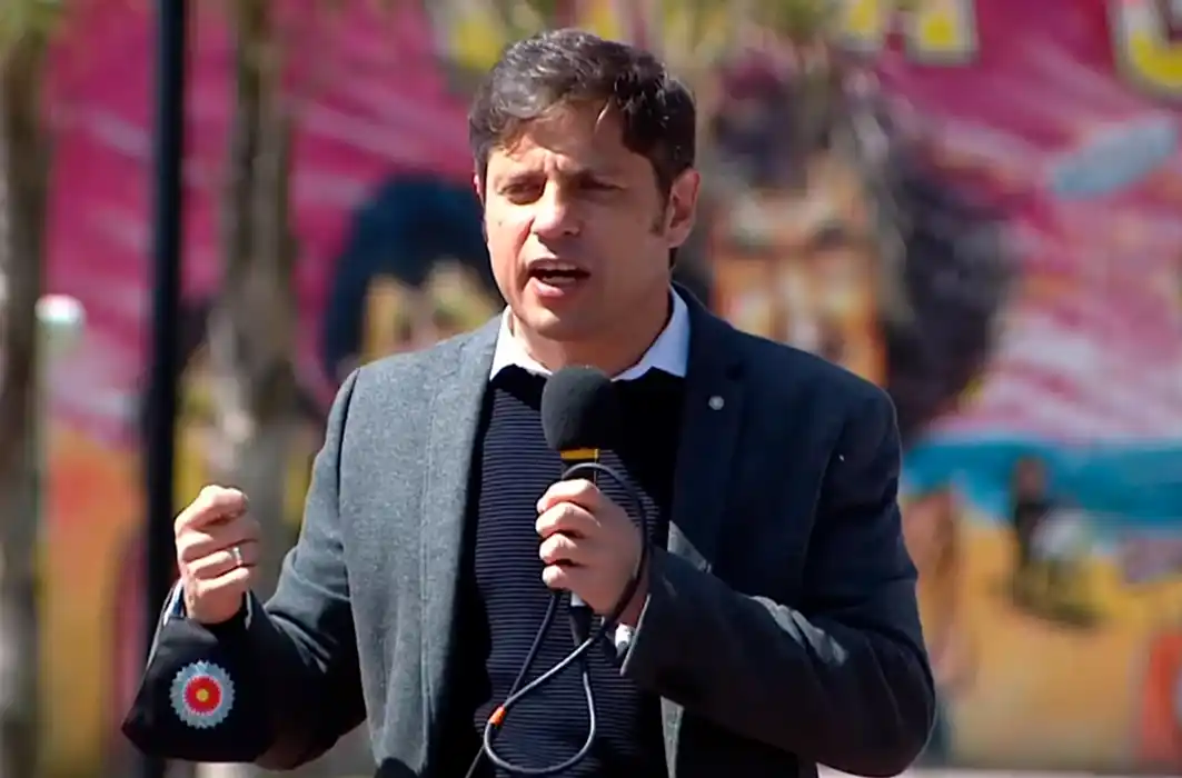 Kicillof anunció que duplicará fondos para los bomberos voluntarios bonaerenses