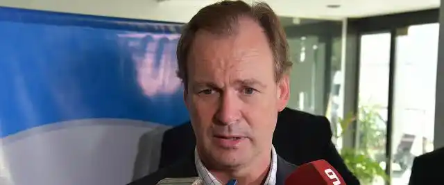 Bordet recortó al 50 por ciento el salario de los funcionarios políticos