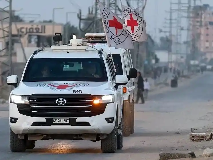 El Ejército israelí recibió el cuerpo de otro rehén retenido por Hamas en Gaza tras la mediación de la Cruz Roja