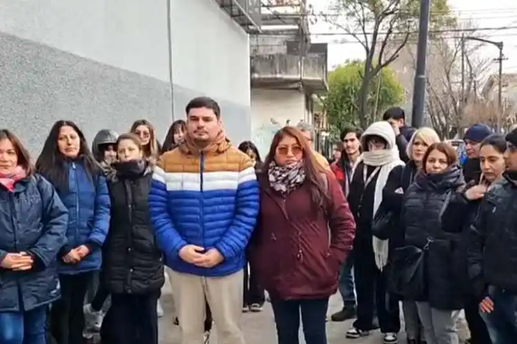 Unos 30 trabajadores de la empresa textil Khamsin S.A. denunciaron que les impidieron ingresar a la planta.