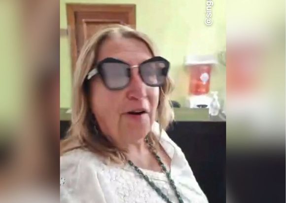 Un tropezón no es caída y Lilí lo comprobó: “Así es la vida del periodista”