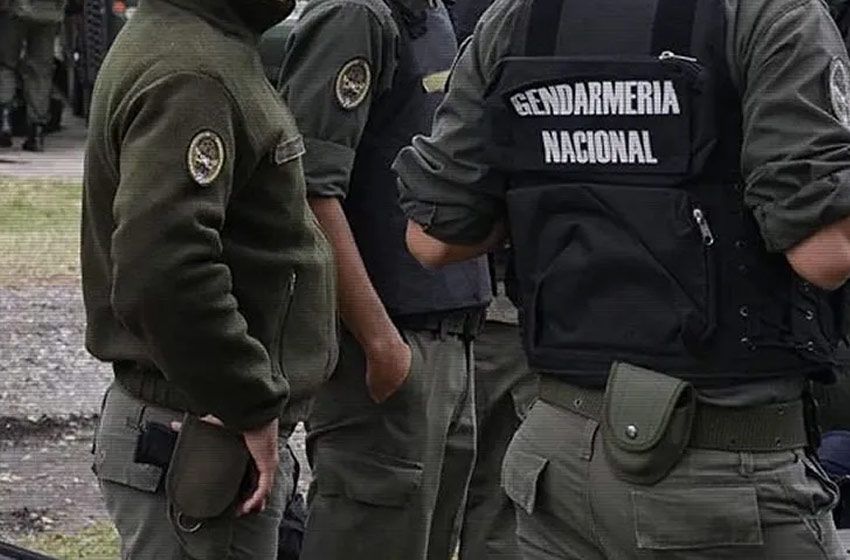 Detuvieron a cuatro gendarmes por robar un millón de pesos durante un control en Rosario.