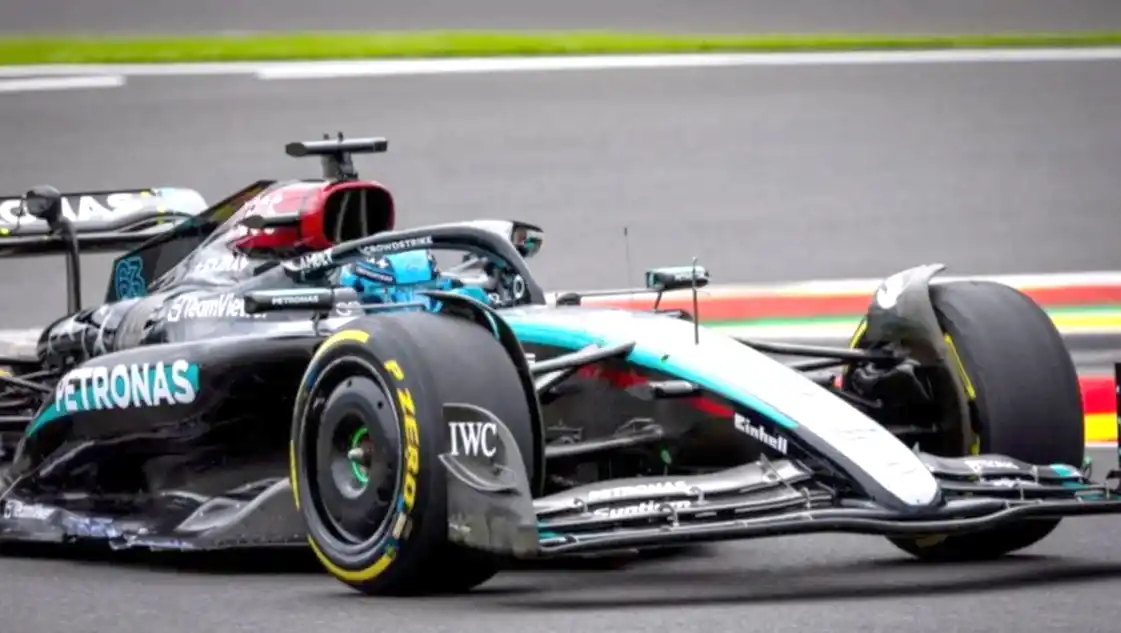 Primer plano para George Russell y su Mercedes. Foto: @formularacers_