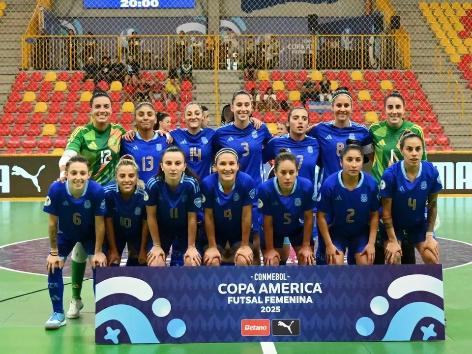 Argentina va por la clasificación a semifinales en la tercera fecha ante Uruguay. Foto: @Argentina