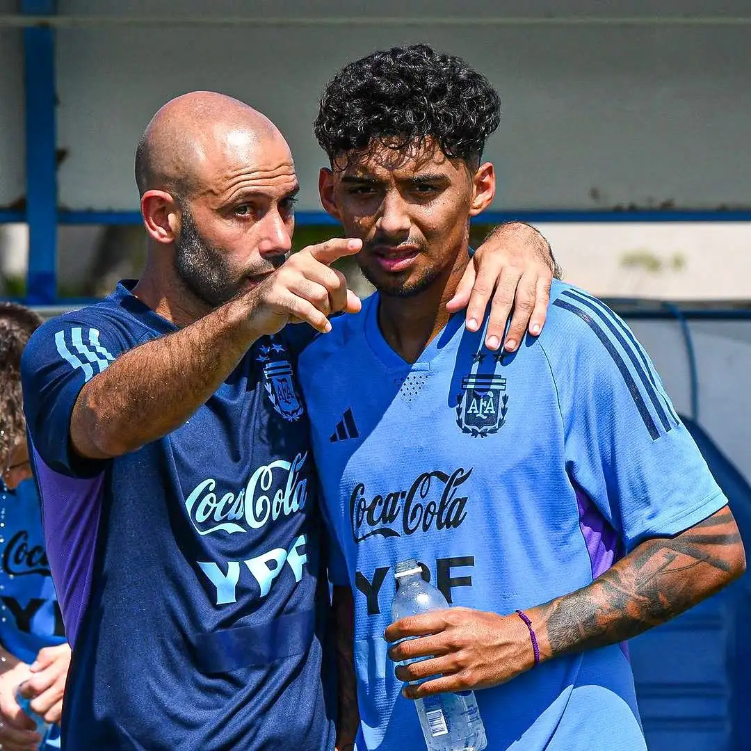 Mascherano junto a Medina, que volverá a ser titular.