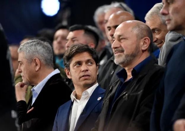 Ferraresi, Secco y Alak entre los intendentes que firman el pedido.