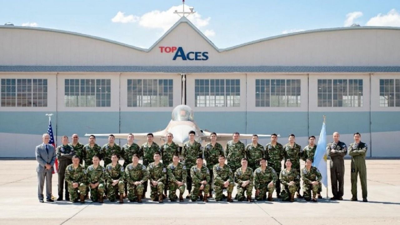 As part of the Peace Condor program, the Argentine Air Force (FAA) marked a new milestone with the recent visit of its F-16M Weapons System Implementation Committee and technical personnel to the Top Aces Training Center in Mesa, Arizona.