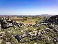 La huella de las pircas, vestigios de una memoria serrana en Tandilia