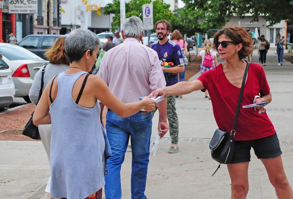 Reparten volantes por la inocencia y excarcelación de Juan Rosso