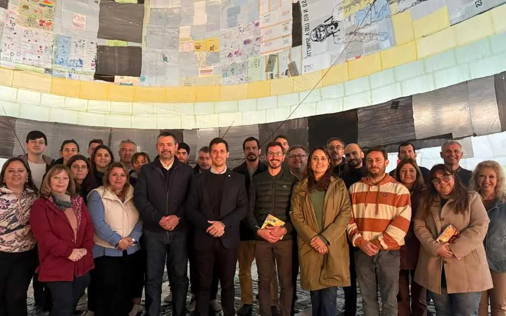 Viotti y su equipo en el Museo Aero Solar