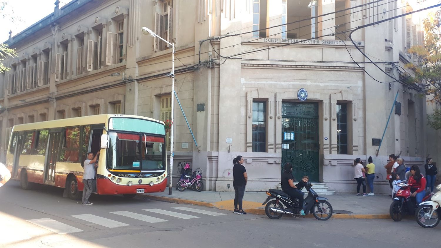 Transporte escolar: autorizan la participación de empresas con vehículos radicados fuera de San Pedro