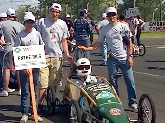 El auto de la Técnica Nº3 fue distinguido como mejor Ingeniería y Diseño
