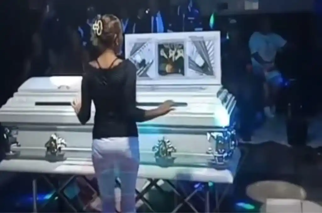 Un funeral con música