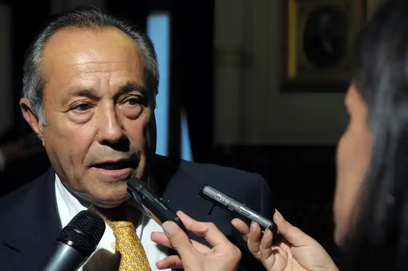 Rodríguez Saá: "Scioli y Macri no hicieron nada para erradicar la pobreza"