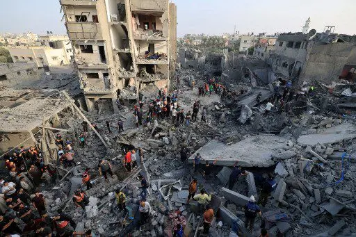 MORTÍFERO BOMBARDEO ISRAELÍ en campo de refugiados en Gaza deja 45 muertos