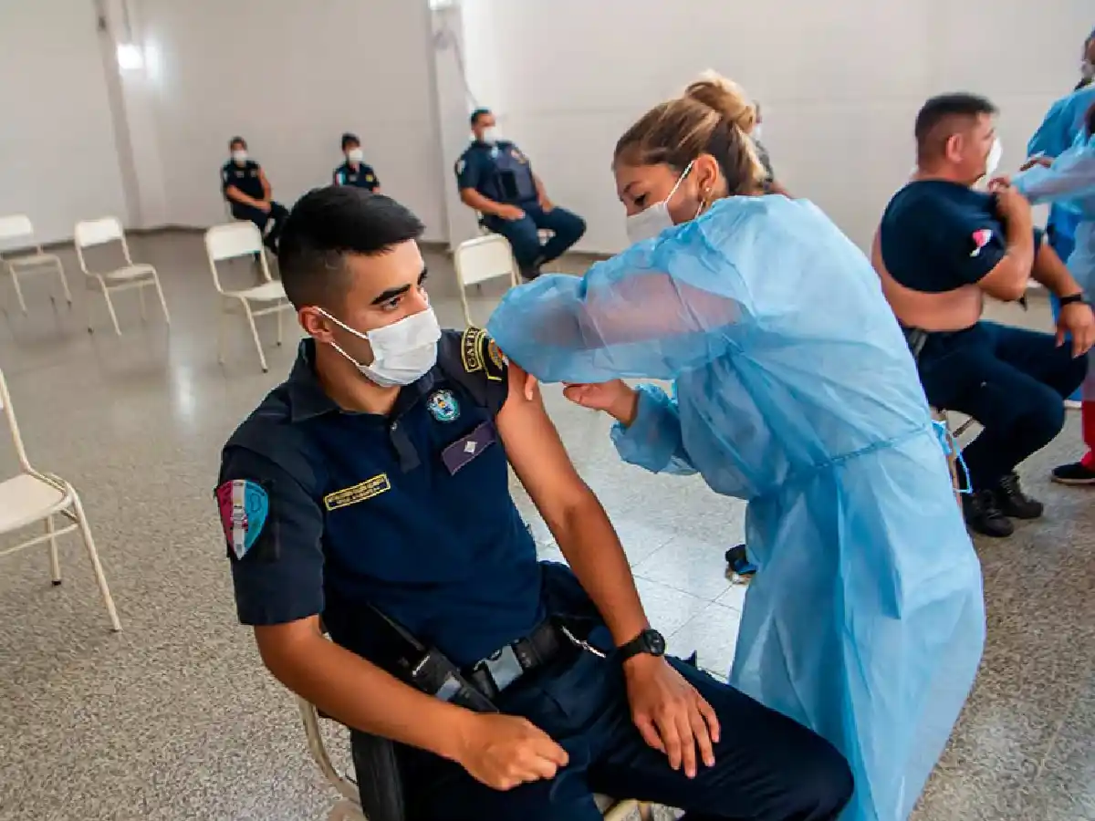 Covid-19: personal de seguridad y educación recibirán dosis de refuerzo