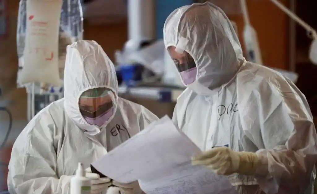 Advierten de que la variante delta es tan contagiosa como la varicela