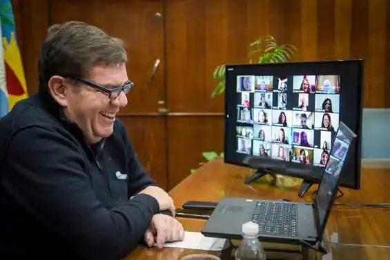 Montenegro mantuvo una reunión virtual con maestros