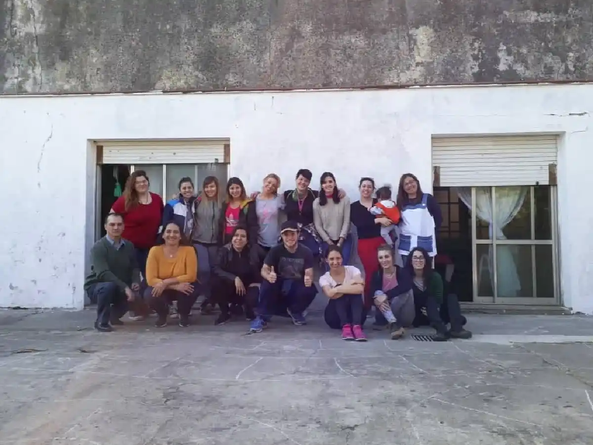 Jóvenes mamás de Fundación Infantia plasman sus sueños en un mural