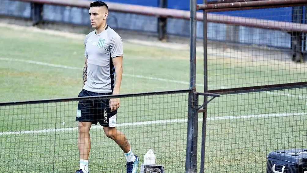 Centurión amenaza a Racing con acciones legales tras ser separado del equipo de primera