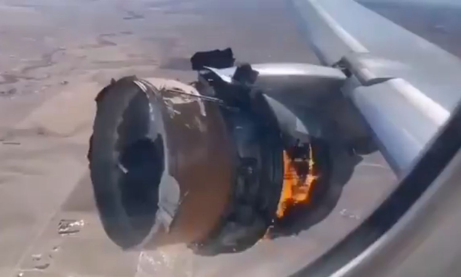 Falla no contenida de motor de un Boeing 777-200 de United: esto sabemos