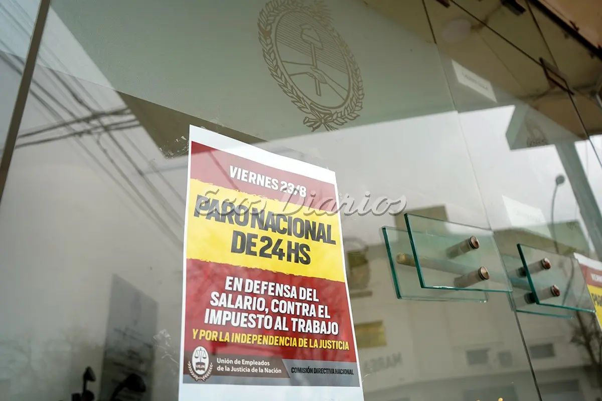 Cartel. Notificando sobre el paro de hoy