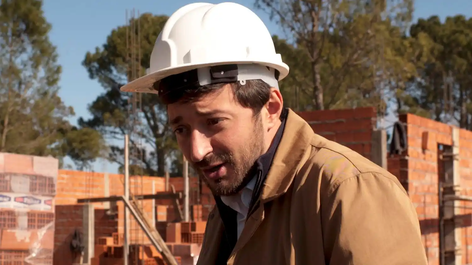 Escándalo en Pinamar: Desde la oposición acusan al Intendente Yeza de beneficiar a un funcionario con un lote social