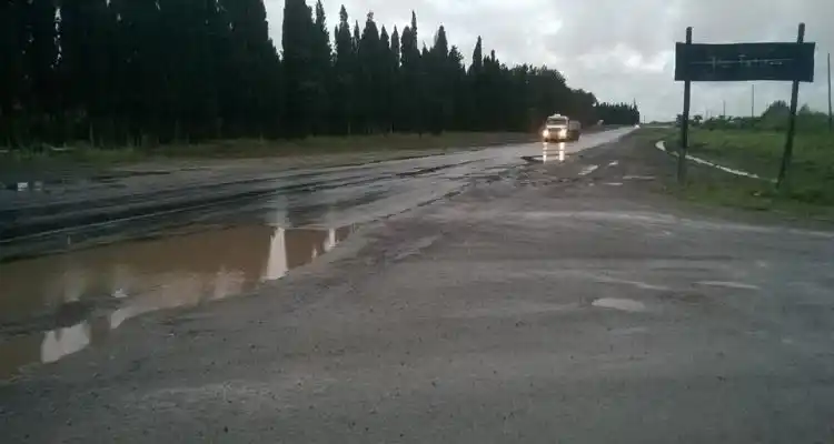Reportan deterioro en la calzada nueva de la Ruta 1001