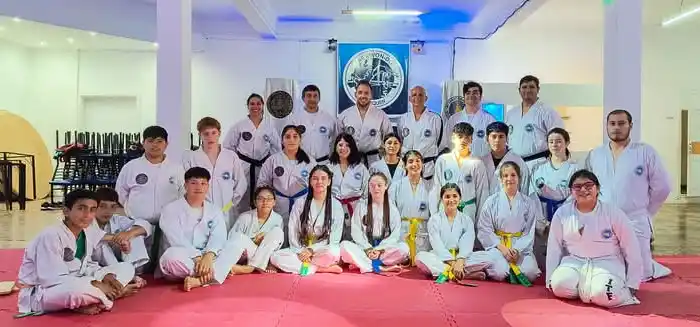 Grupo. De los exámenes participaron 43 taekwondistas
