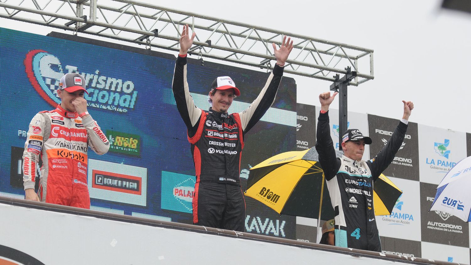 Podio para Pernía, que trepa en el campeonato