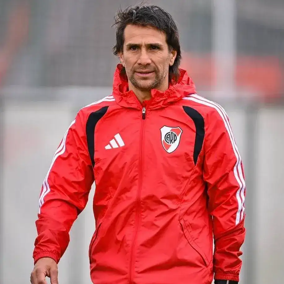 Ponzio debutará frente a Banfield, mañana.