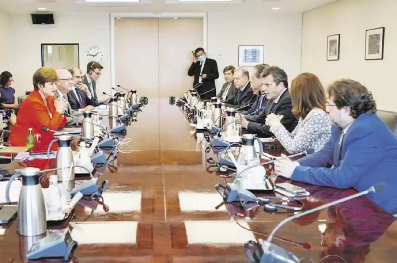 El Gobierno asegura que la inflación caerá al 5% mensual este año