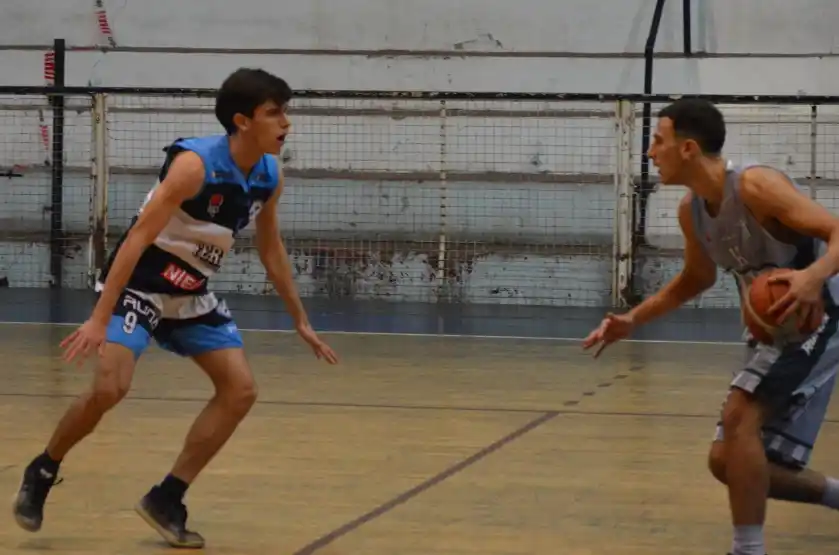 Racing se sacó la mufa y sumó una victoria que le da oxígeno en la pelea