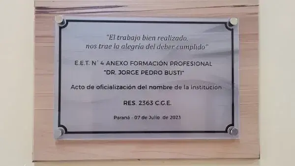 El FEF pidió explicaciones por la ausencia del nombre de Jorge Pedro Busti en una institución educativa