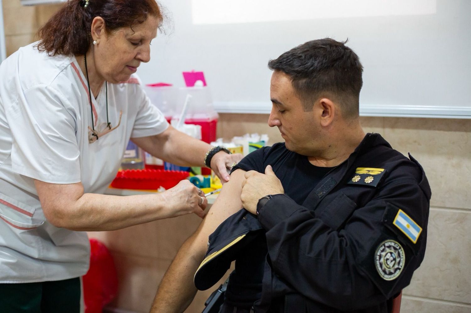 Efectivos de fuerzas federales recibieron su dosis.