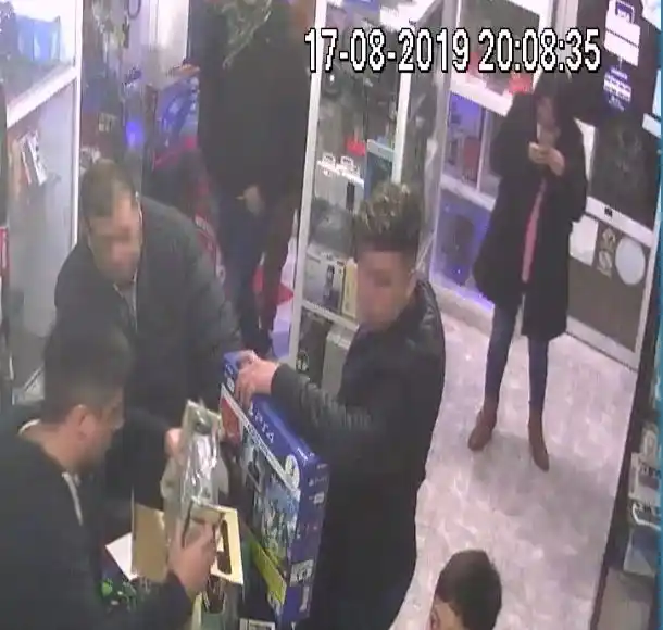 Dos comerciantes fueron estafados en miles de pesos en compras con tarjeta adulterada