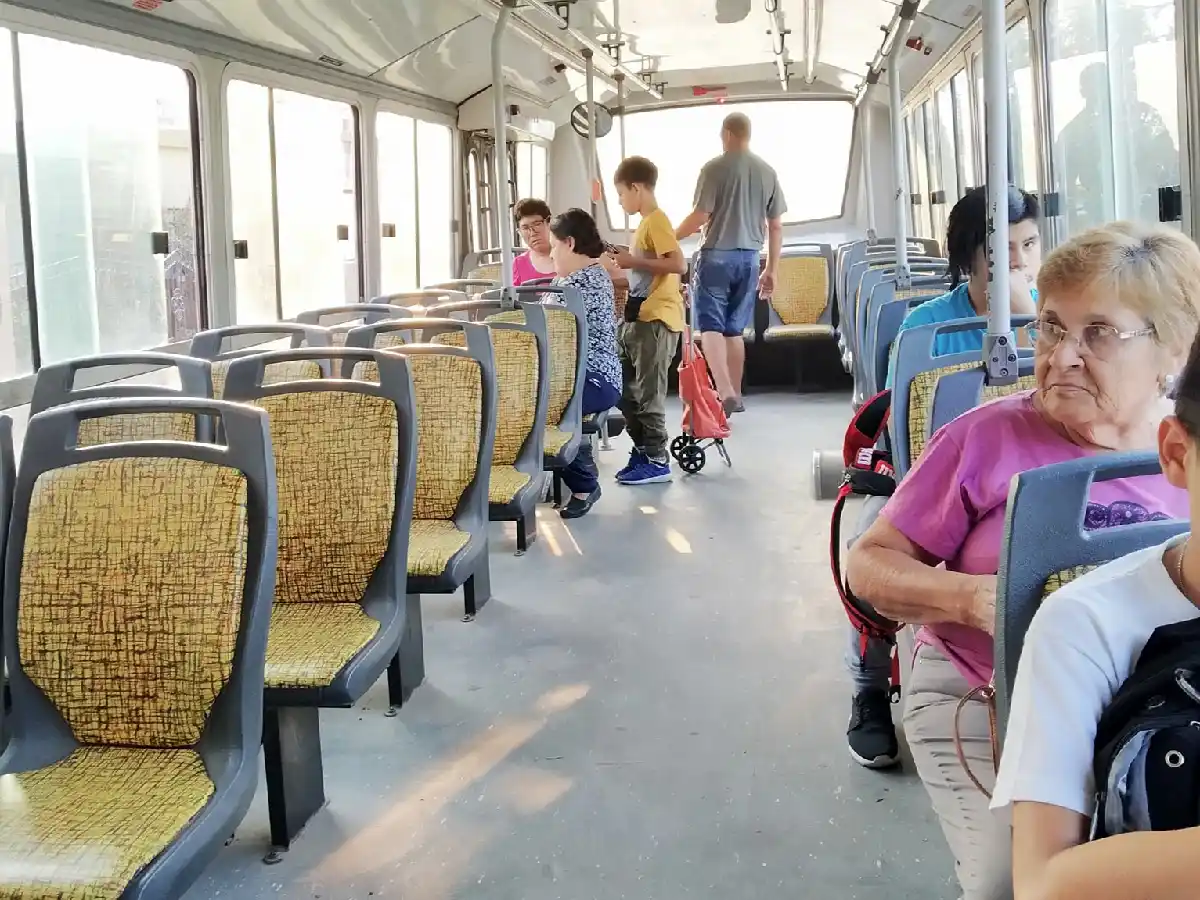 Por el coronavirus, en el colectivo solo podrán viajar como máximo 12 personas
