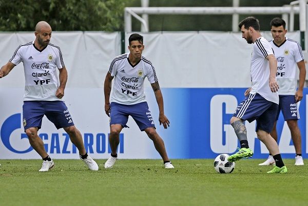 Sampaoli mantiene una sola duda: Maxi Meza o Enzo Pérez en el medio
