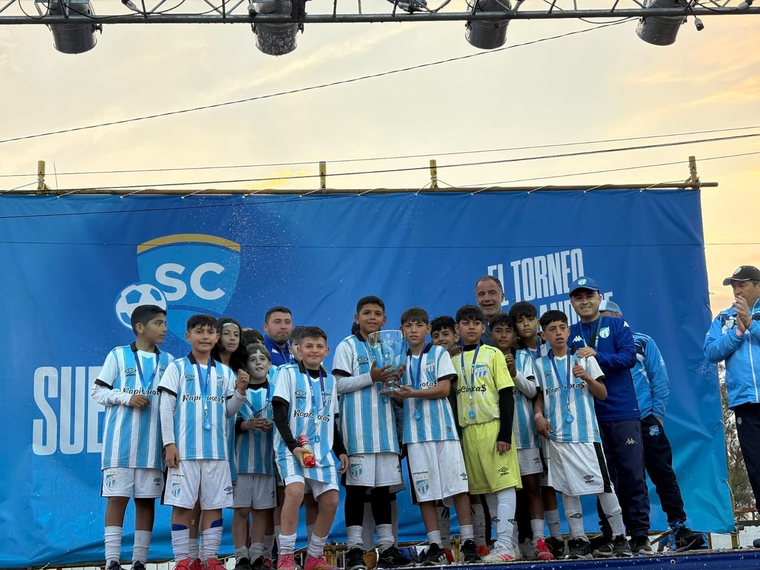 Racing,campeón de la Copa de Oro 2019-20 del "Sueño Celeste 2025". .Foto:Prensa ARrO