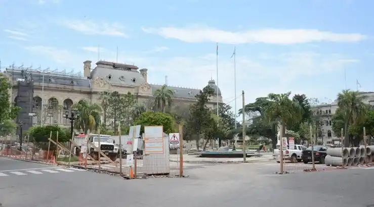 Piden informes sobre las obras de remodelación en la Plaza 25 de Mayo