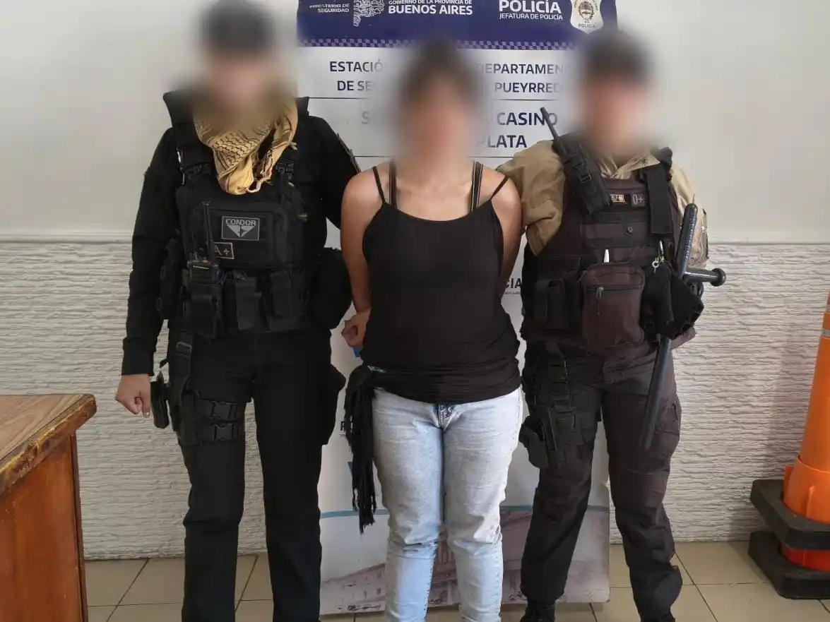 Violento episodio en el centro: una mujer fue detenida por golpear y amenazar a dos hombres en un hotel